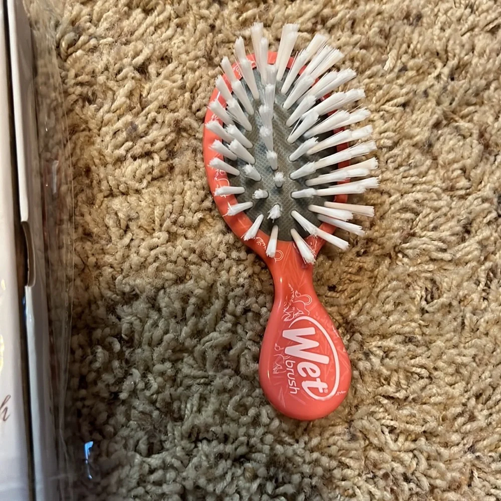 BNWT KeaBabies Wooden Hairbrush Set w/bonus wooden comb & brand new Wet Brush